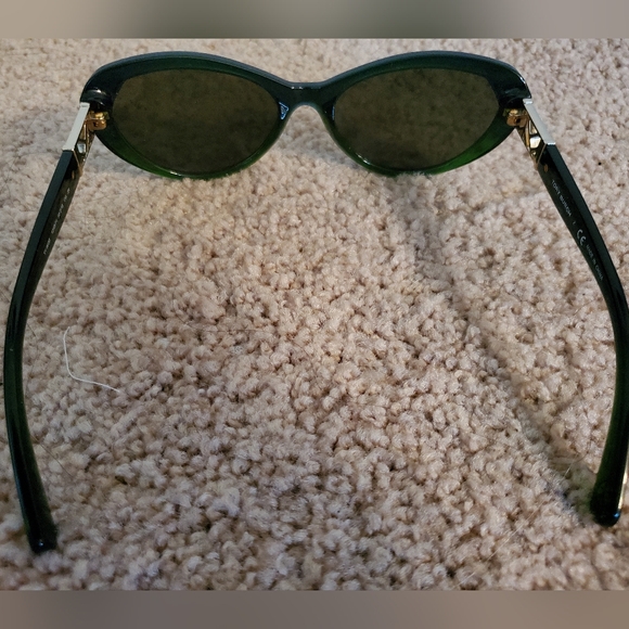 TORY BURCH Sunglasses, case & goldtone round hoop earrings set - Picture 10 of 14